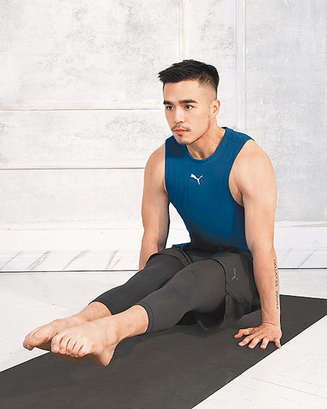 PUMA瑜伽系列Studio運動背心，980元。（PUMA提供）