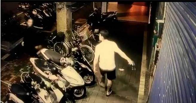 外传与陈瑞霆结盟的万华角头「堀江町」，去年派小弟去SPA馆硬插乾股，强索保护费，若店家不从，就亮枪恐吓。（图／报系资料照）