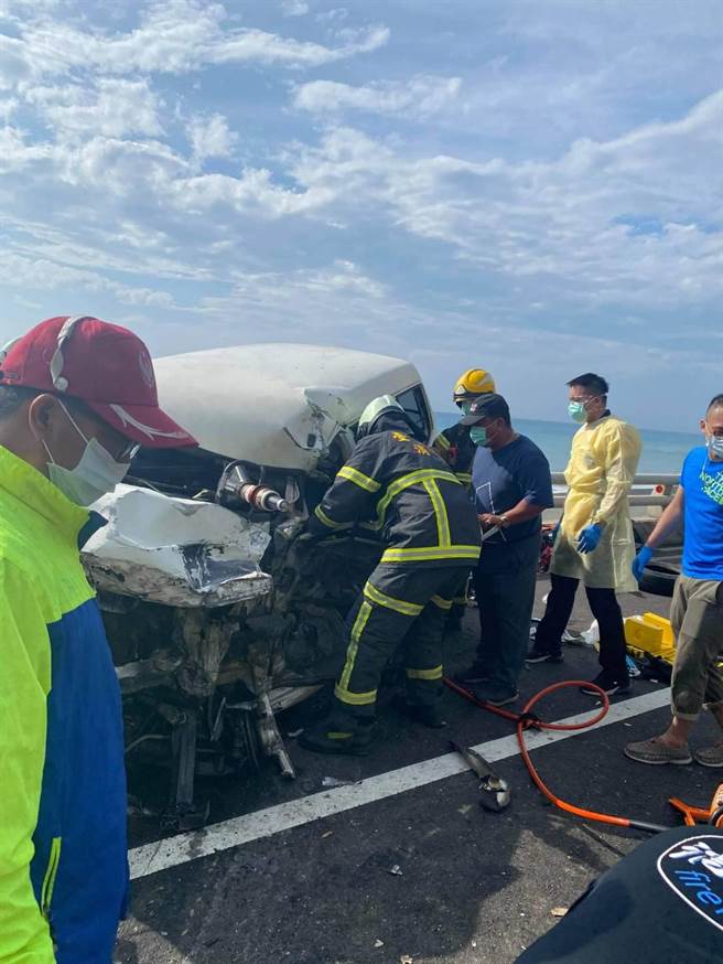 台东台9线南迴公路多良段28日早上发生车祸。（陈姓民眾提供／蔡旻妤台东传真）