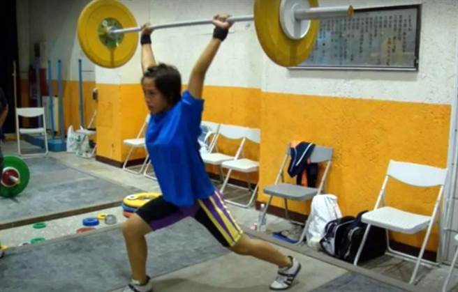 郭婞淳国中青涩照片曝光。（林尚仪提供）