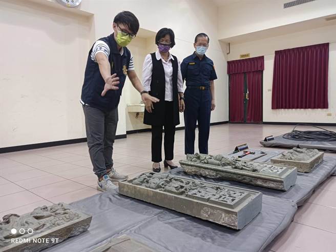 黄家墓园石雕大师蒋馨以青斗石打造、雕工精致的石雕作品被挖走。（鹿港警分局提供／吴敏菁彰化传真）