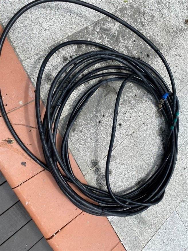 鹿港旧港溪建设中之抽水站电缆线被拔光了，电缆线价值达新臺币19万元。（鹿港警分局提供／吴敏菁彰化传真）