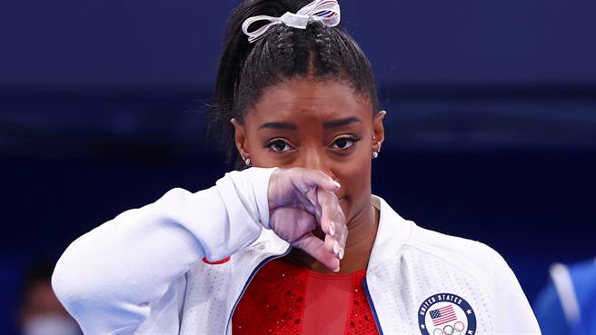 美国体操天后拜尔丝（Simone Biles）7月27日宣布退出东奥女子体操团体赛决赛。（路透）