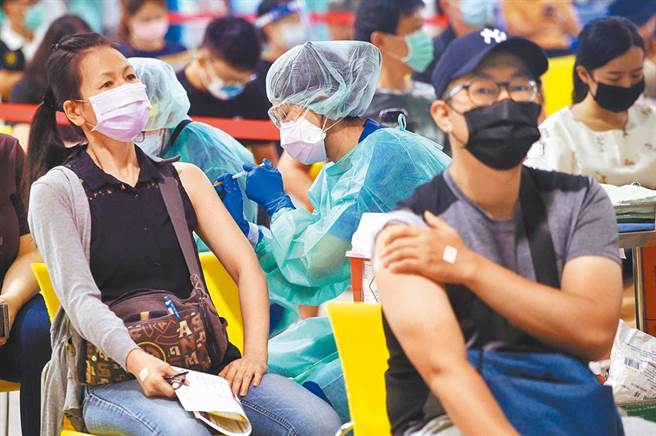 国产疫苗昨日上线，根据指挥中心数据显示，仅0.5%人愿意接受高端，对此，潘建志提俄罗斯人造卫星疫苗为例，希望台湾能借镜。（图／示意图，报系资料照）