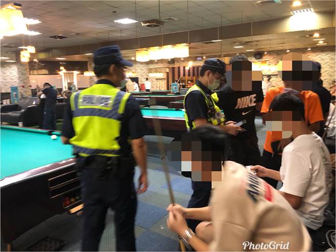 新北市樹林分局為了治安防治，加強臨檢；針對轄內重要路段，加強防制危險駕車、取締酒後駕車，並針對旅（賓）館、汽車旅館等易群聚處加強臨檢，避免報復性解封行為。（樹林分局提供）