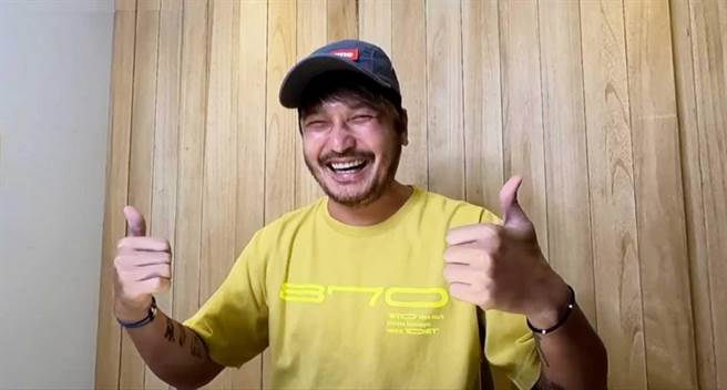 KID透過視訊上沈玉琳主持的《11點熱吵店》。（TVBS提供）