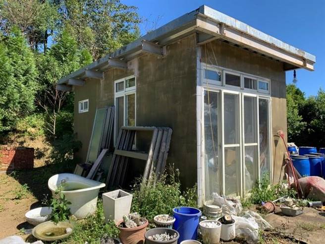 资材室内部若非储放林业资材使用，违规未改正将会吃上罚锾。(新北市农业局提供)