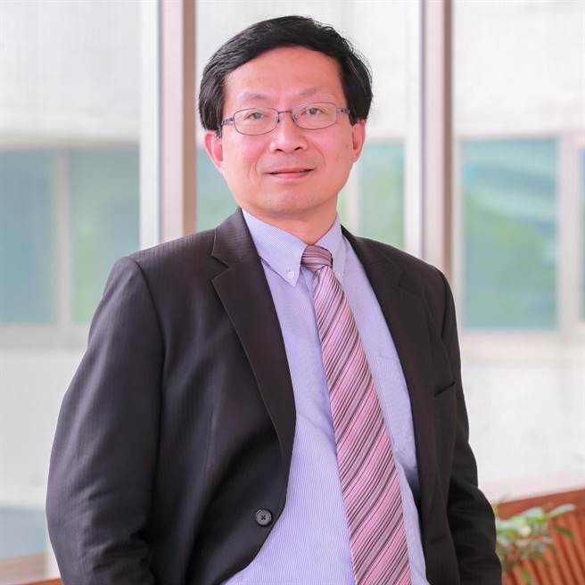 工研院產科國際所所長蘇孟宗，解讀「疫情升溫對產業影響調查」結果，提出相關建言供政府和企業參考。（工研院提供／羅浚濱新竹傳真）