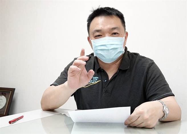 国民党中常委高思博呼吁，在开放疫苗混打同时，更应加速第一剂疫苗的普及率。（高思博提供／曹婷婷台南传真）