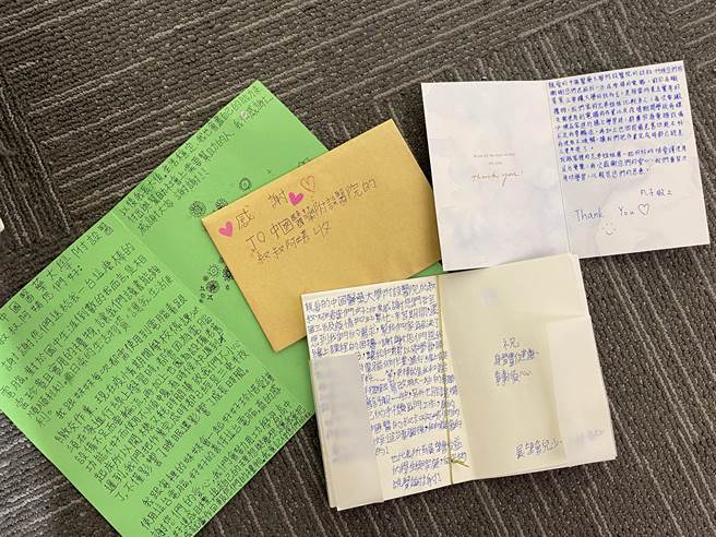 中国医药大学附设医院携手林增连慈善基金会募集电脑、白米由台湾世界展望会中彰投服务据点送给需要关怀的家庭。（冯惠宜摄）