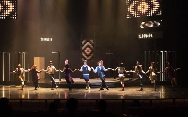 剧中精采舞群。果陀剧场提供 