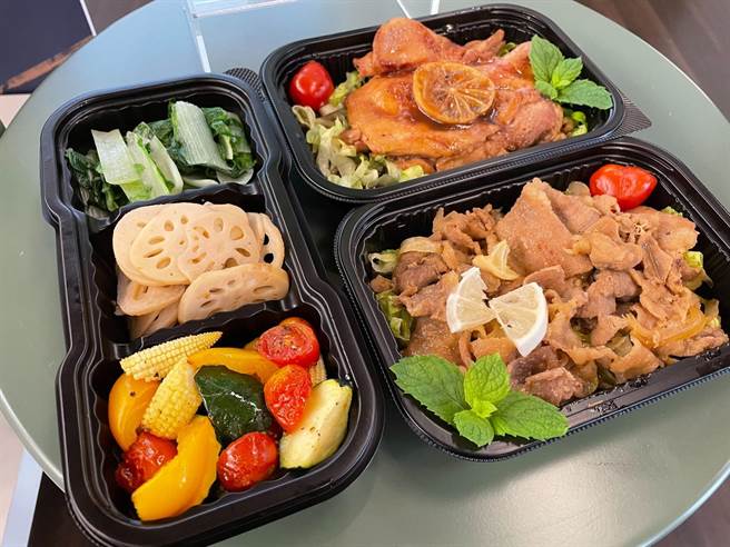 不老料理人投入新菜色研发，近期推多元午餐组合。（张妍溱翻摄）