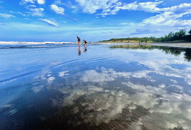 台东县成功镇都歷部落「天空之镜」，在防疫、封锁期间只有零星游客。（庄哲权摄）