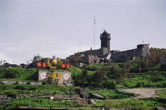 离岛中的离岛，距离金门143公里的乌坵，现有居民和外来工程人员70余人，金门县府争取中央专案配发疫苗，协调军方协助接种疫苗。（李金生摄）