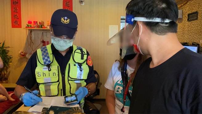 台南市警局自27日起连续3日与市府相关局处，实施联合临检稽查辖区八大类营业场所。（读者提供／张毓翎台南传真）