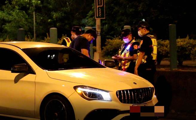 台南市长黄伟哲呼吁民眾仍应减少非必要群聚活动，出门务必戴好口罩。（读者提供／张毓翎台南传真）