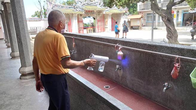 寺方表示，即使疫情降级后，相关防疫仍是希望做到滴水不漏。（陈一平提供／张毓翎台南传真）