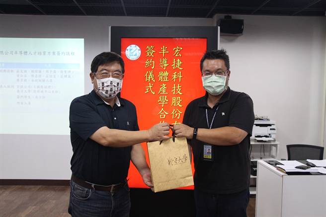 义守大学专业人才培育摇篮，深受半导体大厂肯定。（图/义守大学提供）