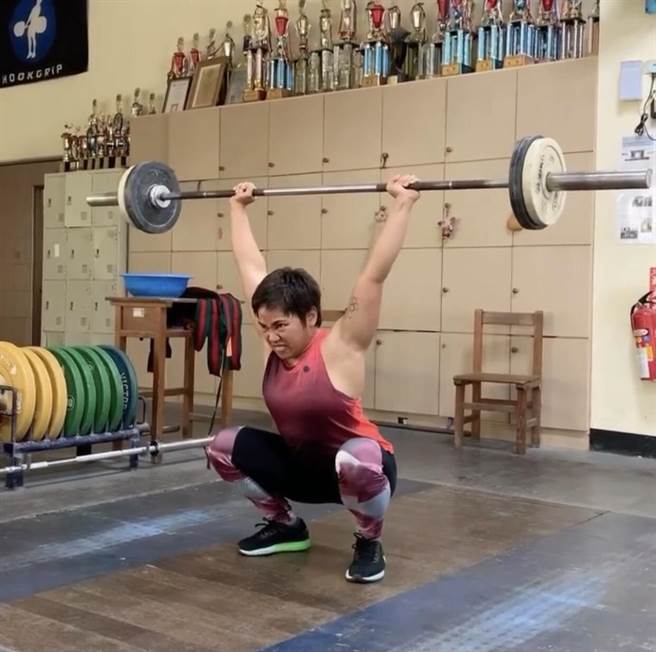 菲律宾奥运首金狄亚士曾2度到高雄鼓山高中训练。（鼓山高中提供）