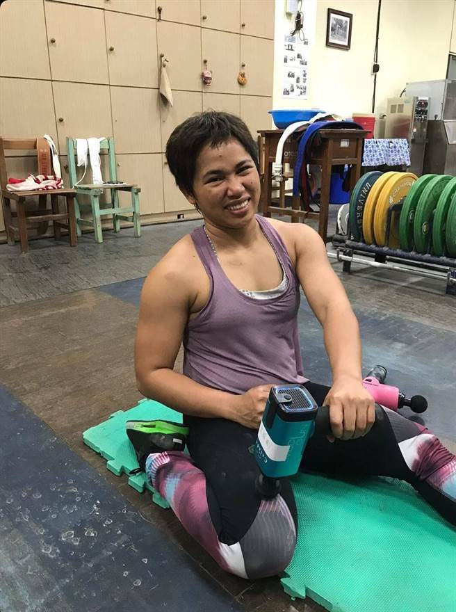 菲律宾奥运首金狄亚士曾2度到高雄鼓山高中训练。（鼓山高中提供）