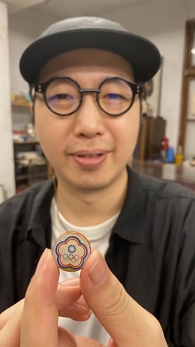 中市「光山行」第三代传人赖信佑，积极以传统漆器工艺走出当代工艺的新道路。（陈淑芬摄）