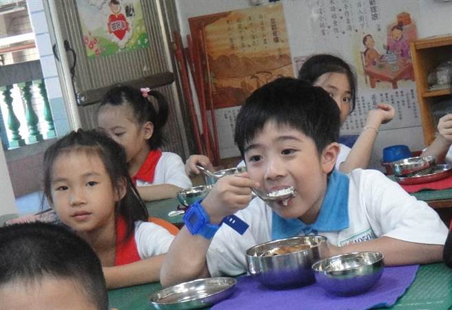 营养午餐团膳移工成疫苗边缘人，力促专案施打。(蔡依珍摄)