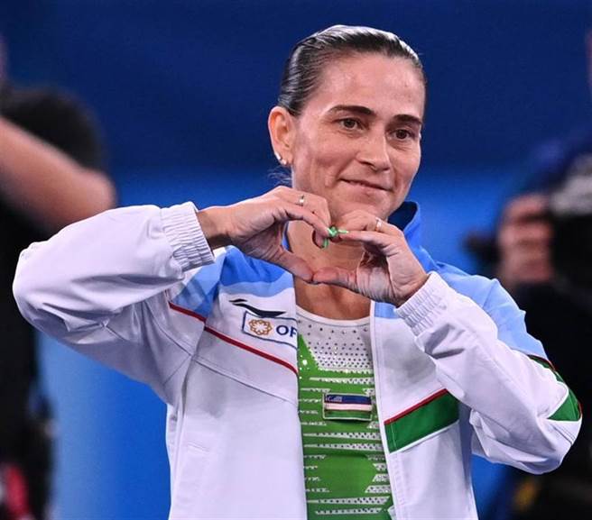 烏茲別克8屆傳奇體操女將含淚告別奧運。(圖/路透)