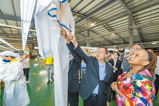 工研院針對825位製造與服務業主管進行「疫情升溫對產業影響調查」，有7成表達營運有受疫情影響，若果三級未解除，半數以上企業今年營收會衰退25％以上。(資料照)