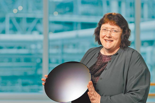 英特尔公司宣布新的制程工艺和封装技术路线图，目标于2025年重夺在晶圆制造领域的领先位置。（路透）