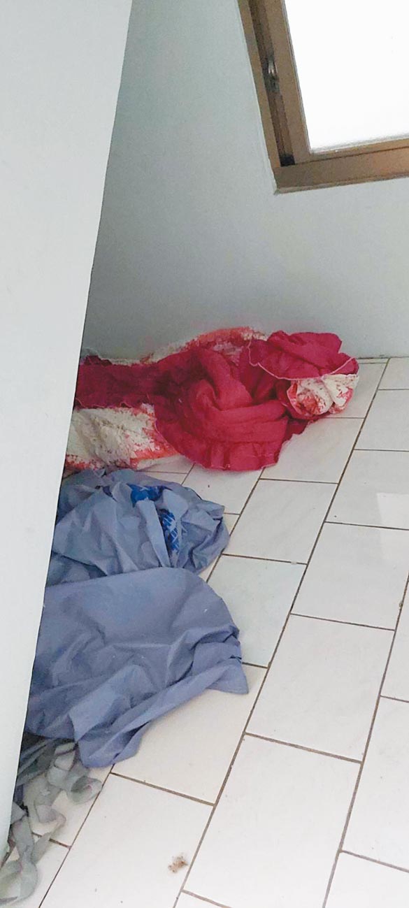 有窃盗前科的46岁朱姓男子于今年1月13日潜入高雄市桥头区一栋透天厝，偷取屋主的棉被与枕头，到楼梯间（图）睡觉，竟没被察觉。（翻摄照片／林瑞益高雄传真）