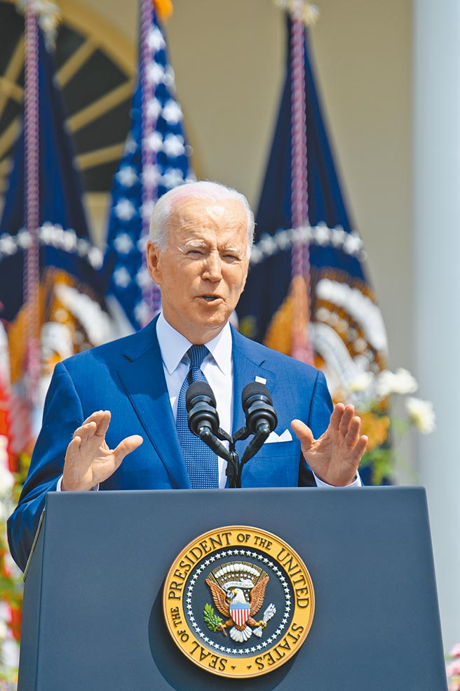 美国总统拜登26日在白宫宣布，驻伊拉克美军将于2021年年底结束在当地的作战任务。（中新社）