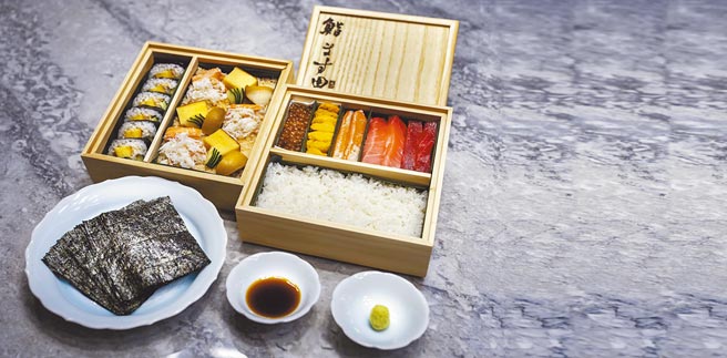 微風BREEZEONLINE外帶自取新品，鮨增田 - 二段重箱，1萬2800元。（微風提供）