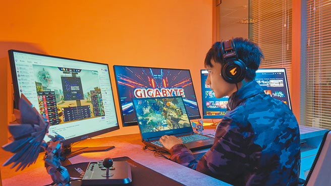 技嘉科技全新的A7笔电，为品牌首款搭载了AMD Ryzen 9 5900 HX行动处理器，以及NVIDIA GeForce RTX 3070笔电GPU的中阶电竞机种。（技嘉科技提供）