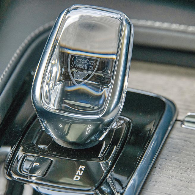 Orrefors水晶排檔桿頭。（陳大任攝）