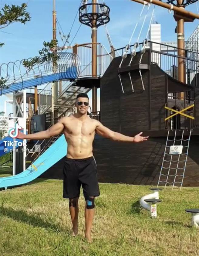 東加王國選手皮塔陶法托夫瓦身材健壯。（取自Tiktok）