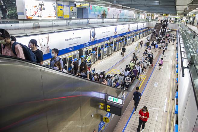 台湾社区难以清零，沈政男认为原因在于特殊社交仍在群聚。（图／示意图，记者杜宜谙摄影）