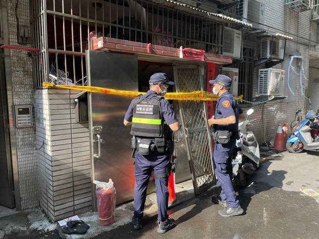 桃園八德1民宅疑似瓦斯氣爆，1名孕婦趕緊送醫。（讀者提供）