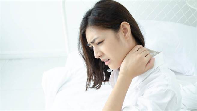 痠痛時該冰敷還是熱敷 疼痛科醫師:身體要的冷熱 和你想的不一樣。(示意圖/Shutterstock)