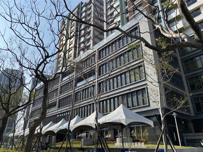 明年度住宅补贴申请将于下周一起跑，新户全採线上和邮寄申办，还能抽gogoro和iphone，旧户则自动转入免申请。(蔡依珍摄)