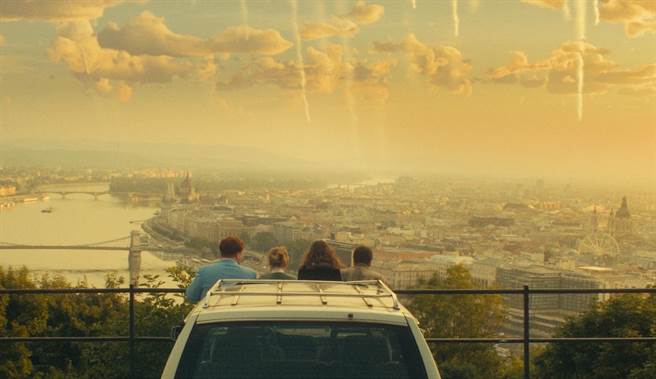 《廢柴萬物論》以地球末日前夕造訪的外星訪客和作風特異的女大學生為主角。（台北電影節提供）