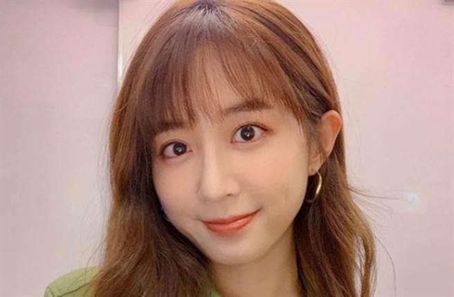 洪诗从《我爱黑涩会》出道后，人气居高不下。（图／ angelhong IG）