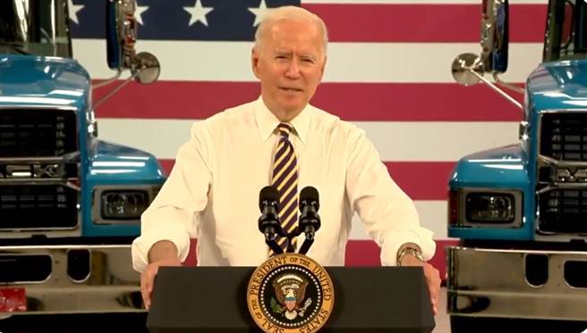 拜登又口误，错把欧巴马说成川普。(图/TWITTER)