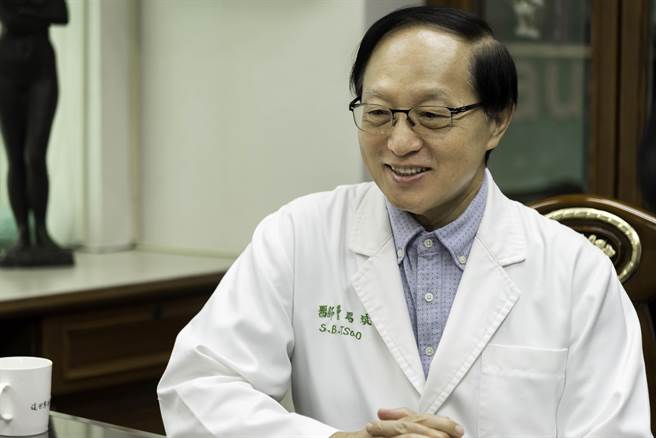 整形名医曹赐斌《白疤顏色再生术》，淡疤率再提升2成，7月再获美国美容外科医学会学术期刊刊登。（曹赐斌提供／袁庭尧高雄传真）