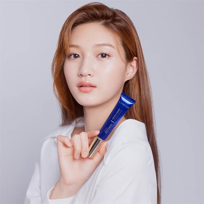 兰芝完美新生超级A醇抚纹精萃。（图／品牌提供）