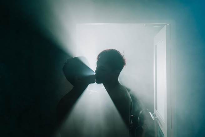 台湾导演周东彦作品《雾中》入选义大利威尼斯影展VR非竞赛单元「特别选映」，预计在9月1日至9月11日于威尼斯影展现场放映。（狠剧场提供）