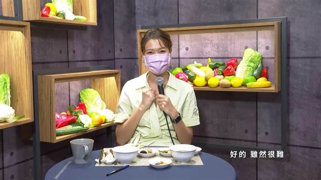 名模林又立狂嗑超捕月子餐。（《料理之王2》提供）