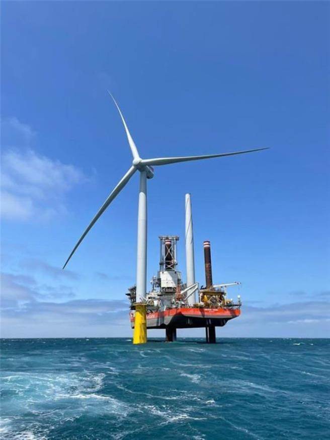 经济部今召开第三阶段离岸风电选商机制草案视讯说明会，这吸引国内外业者积极参与。草案将风电大饼选商结果延长到2022年Q3公布，业者今天呼吁调高镜架费率上限。(图：达德能源提供)