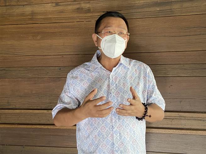 大台中不动产开发公会理事长王至亮表示，向内政部陈情，希望能针对缺工期调整罚款，最后内政部允以可以与消费者协调。（卢金足摄）