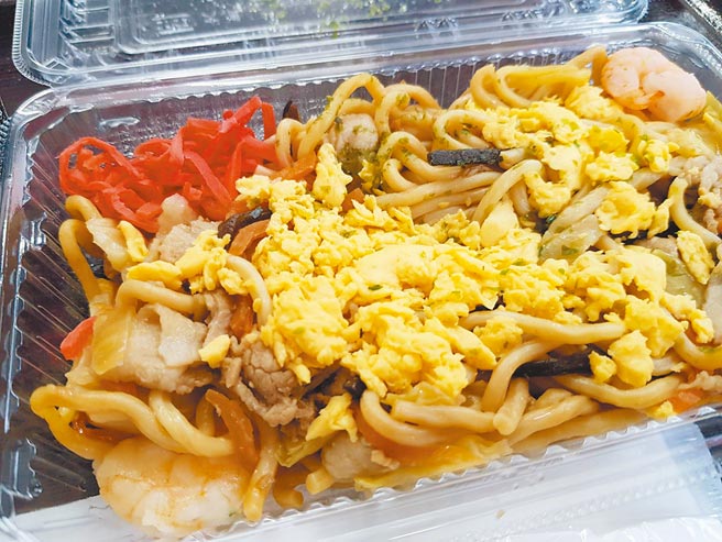 一份220元的日式炒麵。（陈筱琳摄）