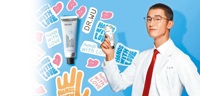 DR.WU代言人吴慷仁号召全民响应，写下对医护的付出。（DR.WU提供）